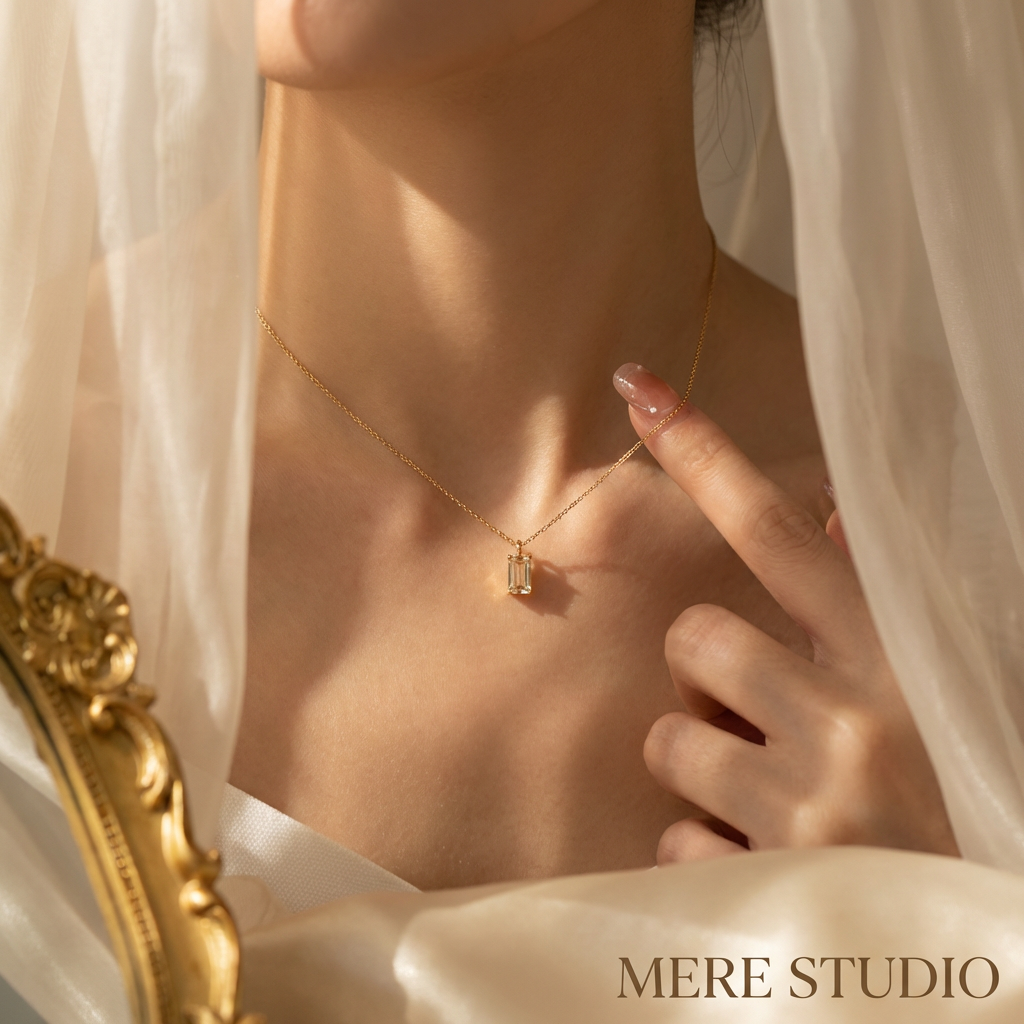THE BAROQUE GLIMMER RECTANGULAR PENDANT