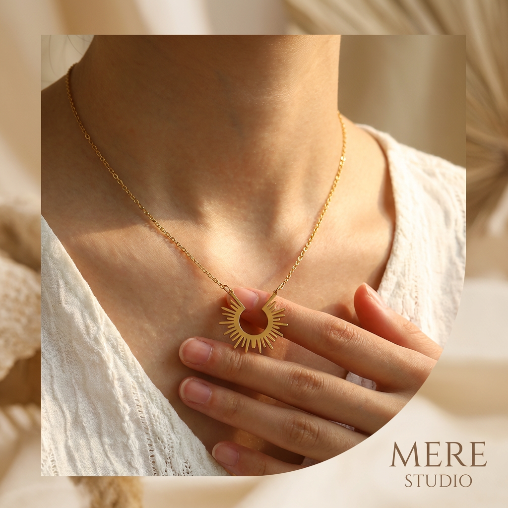 THE SOLEIL IMPRESSION MEDALLION NECKLACE