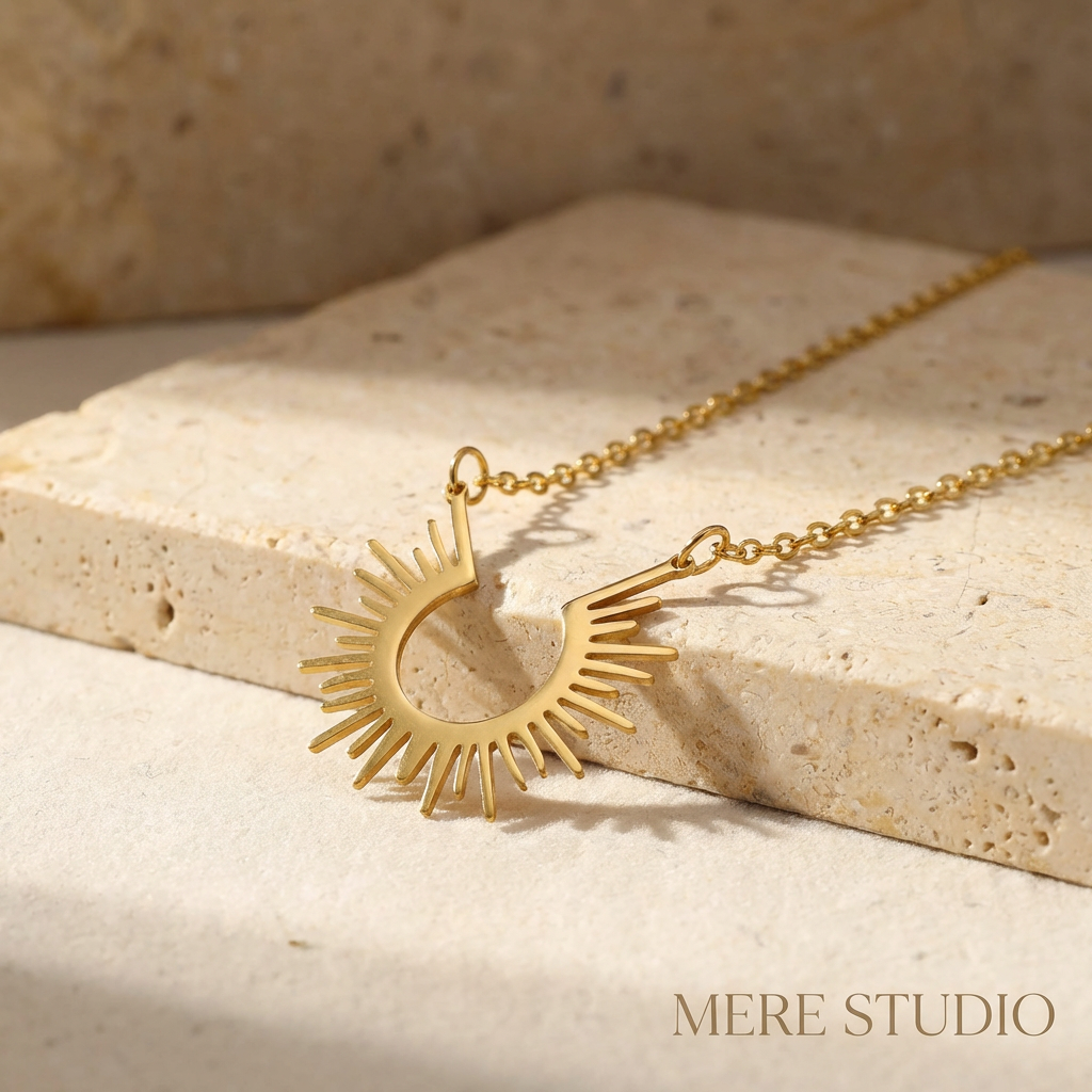 THE SOLEIL IMPRESSION MEDALLION NECKLACE
