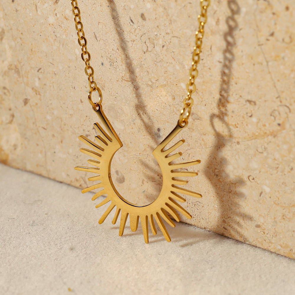 THE SOLEIL IMPRESSION MEDALLION NECKLACE