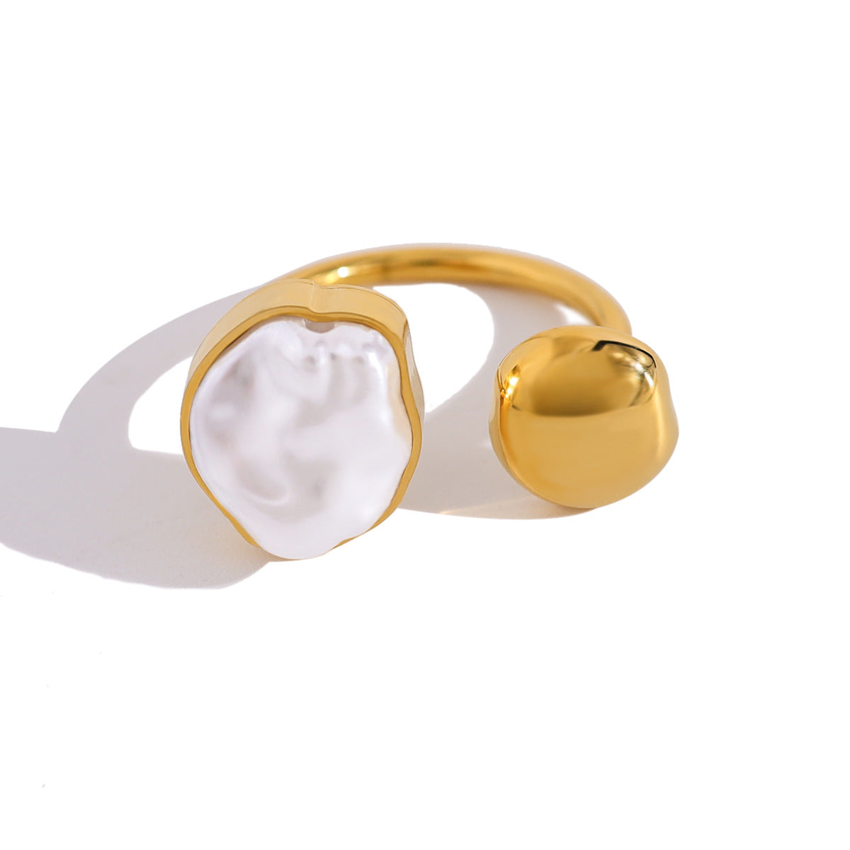 THE BAROQUE ECHO PEARL RING
