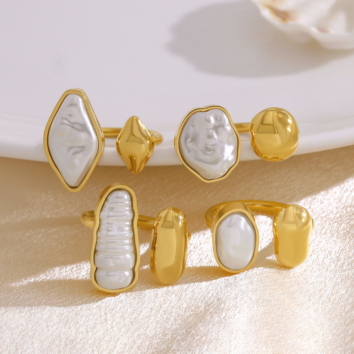 THE BAROQUE ECHO PEARL RING