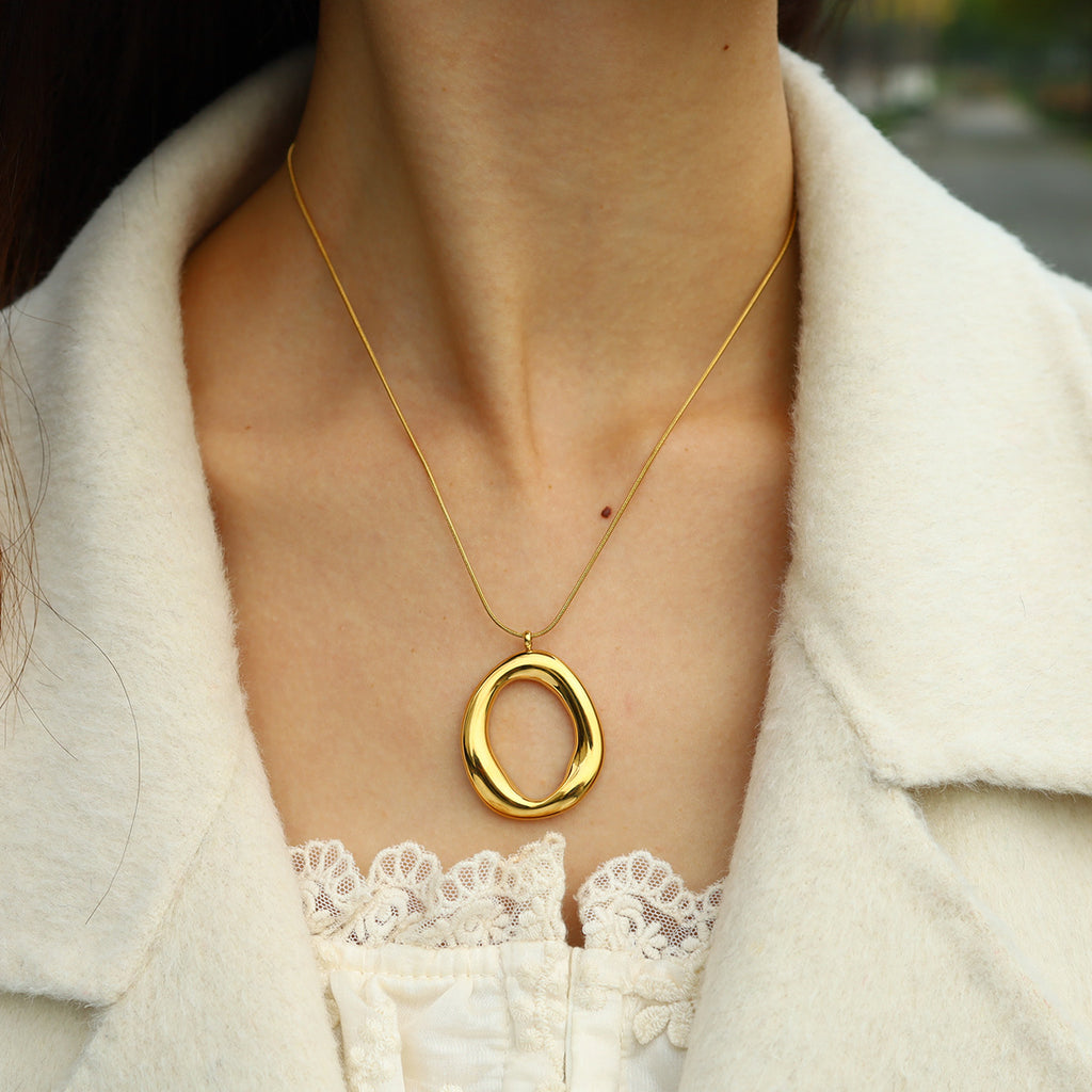 THE BABYLON INTERLOOP PENDANT NECKLACE