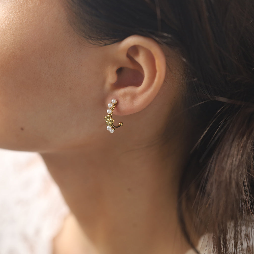 THE FRENCH SONNET HEART & PEARL HOOPS